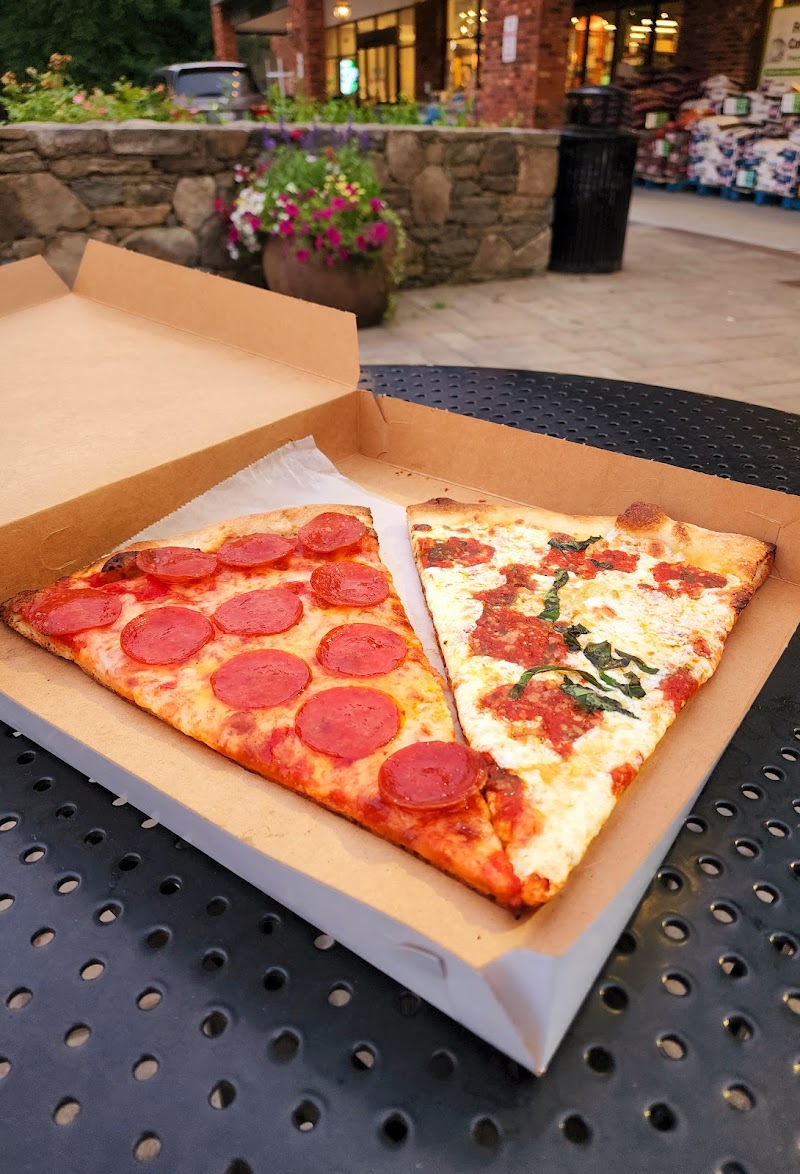La Familia Pizza & Pasta Of Cross River photo 2