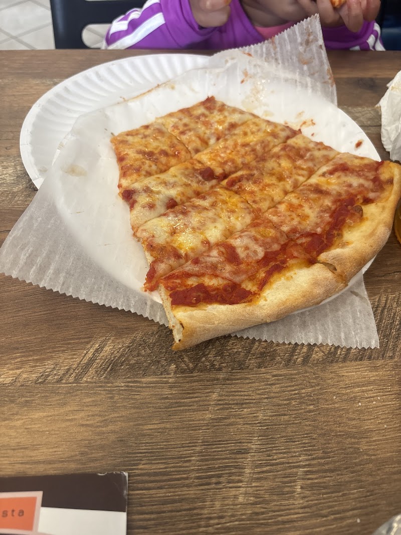 La Familia Pizza & Pasta Of Cross River photo 3