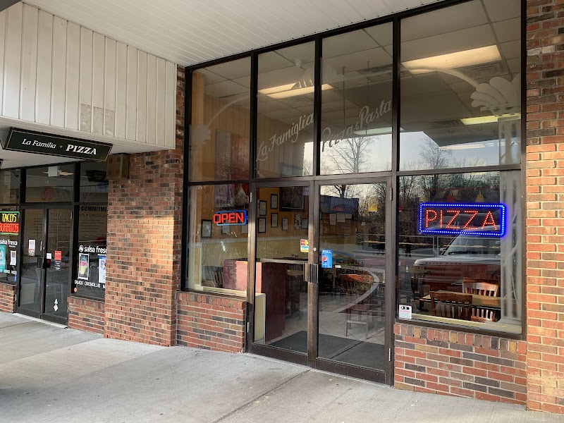 La Familia Pizza & Pasta Of Cross River photo 5