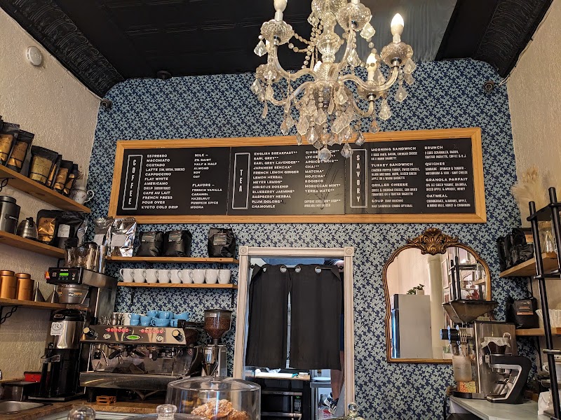 R Cafe & Tea Boutique photo 4
