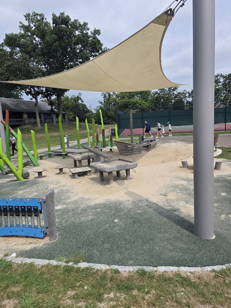 Larchmont Flint Park photo 2