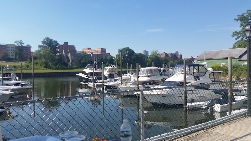 Castaways Yacht Club photo 2