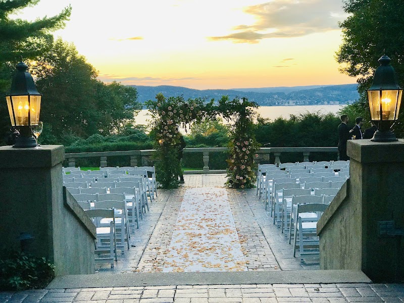 Abigail Kirsch at Tappan Hill Mansion photo 2