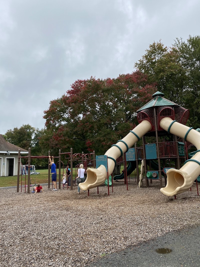 Bedford Village Memorial Park photo 3