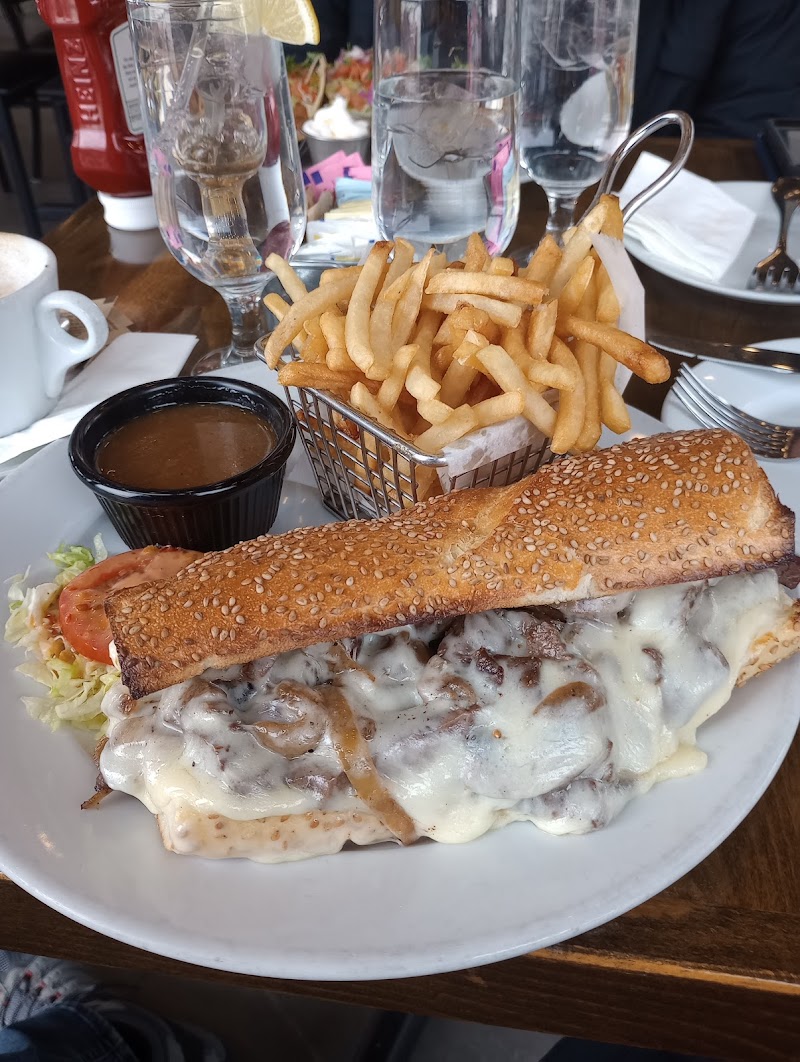 Tee Bar & Grille photo 2