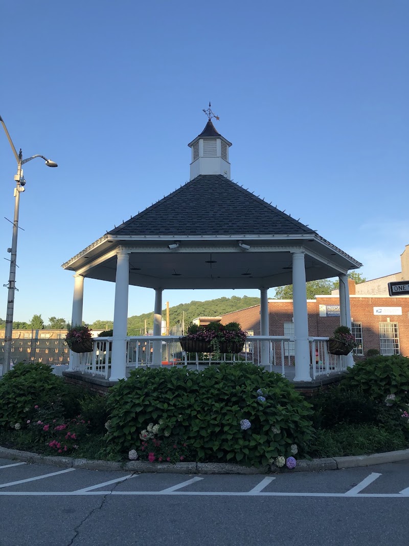 Memorial Plaza photo 2