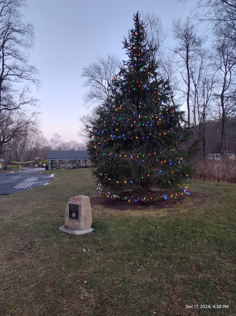 Lewisboro-Silvermine Park photo 3