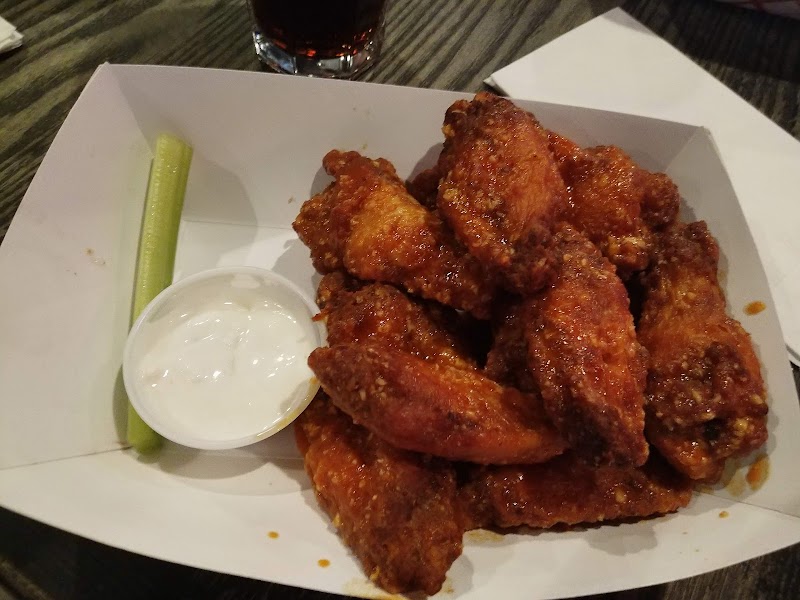 The Back Nine Indoor Sports Bar Grille Indoor Golf photo 2