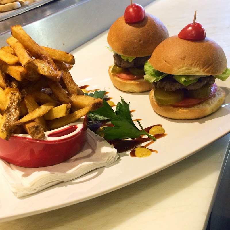 Mike's Burgers photo 2