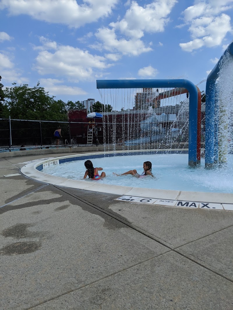 Lincoln Park/Pool photo 4