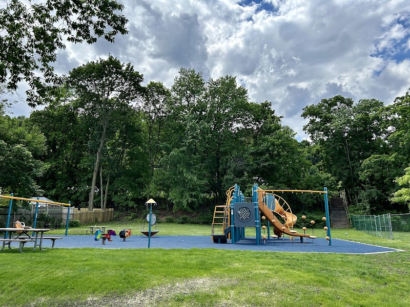 Elizabeth Place Dog Park photo 4