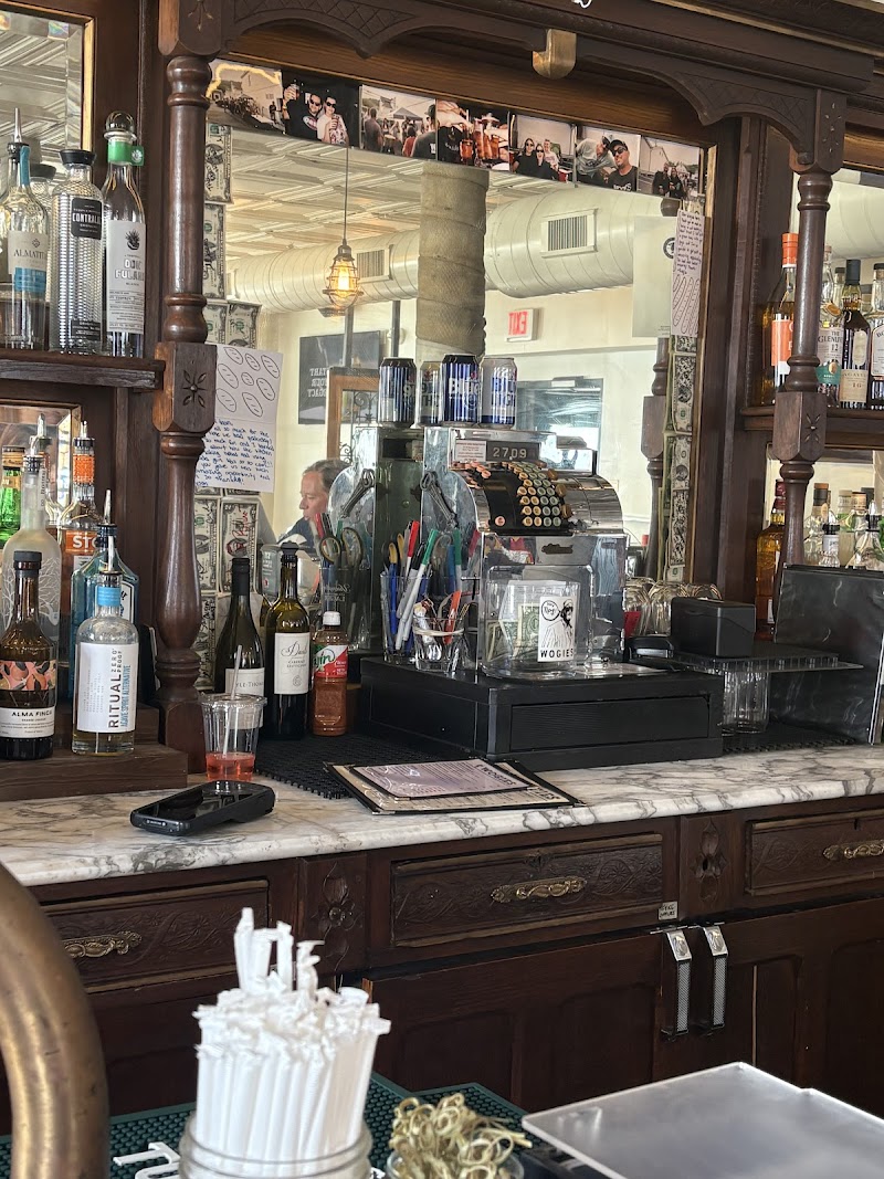 Wogies Bar & Grill, Katonah photo 5
