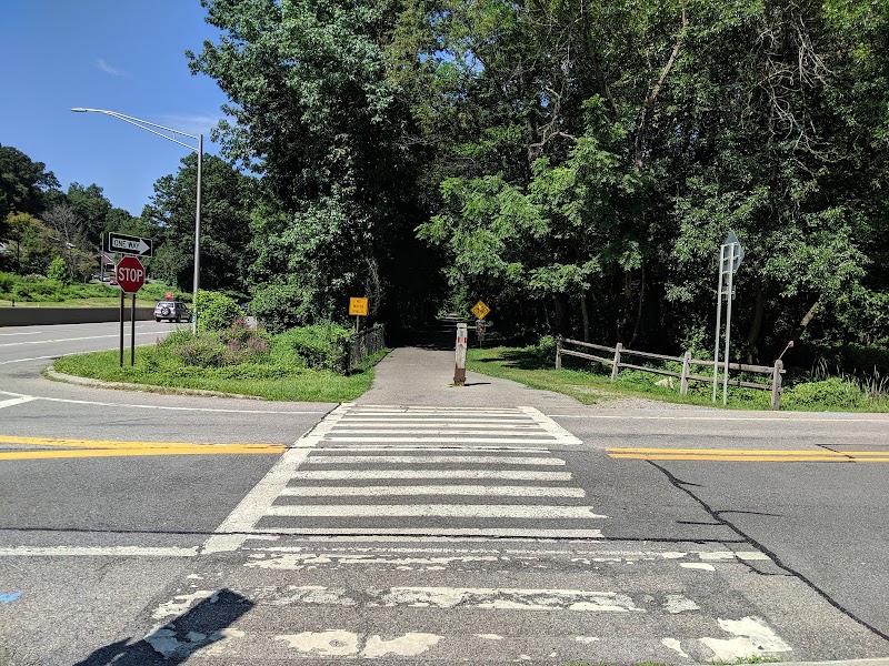 South County Trailway Farragut Av Parking photo 3