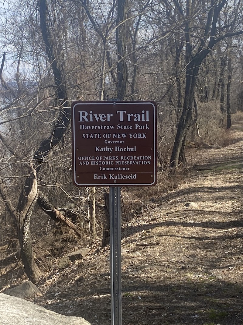 Hudson River Greenway Trailhead & Parking photo 3
