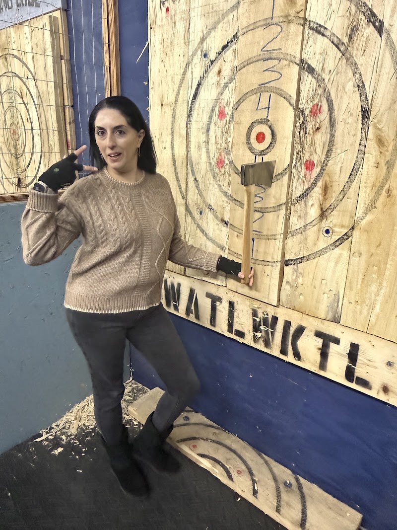 Cutting Edge Axe Throwing photo 2
