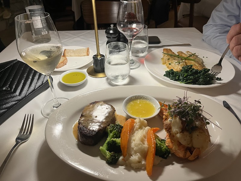 Two25 Restaurant photo 5