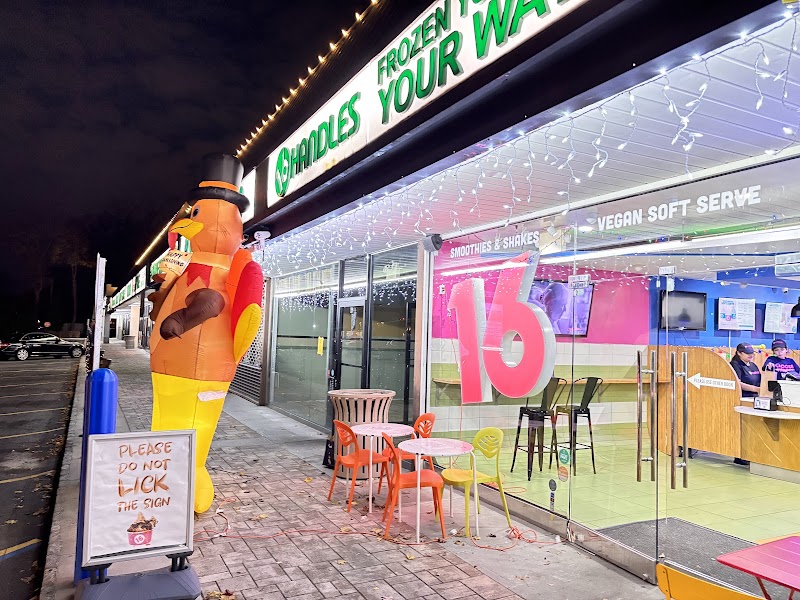 16 Handles photo 1