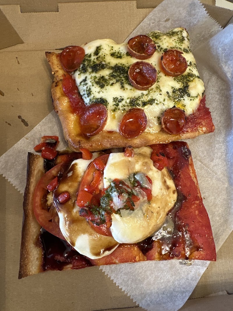 Alfredo's Pizzeria & Restaurant photo 4