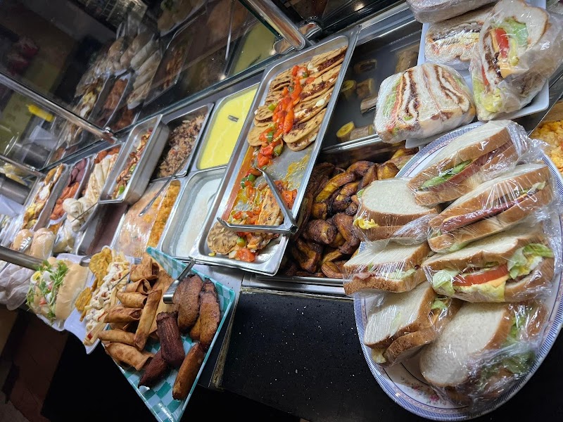 Armando's Deli y Pupusería photo 3