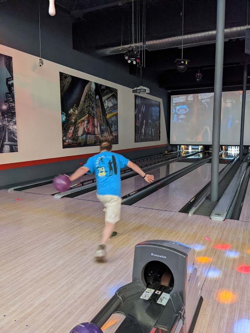 B1 Strike Bowling and Games photo 3