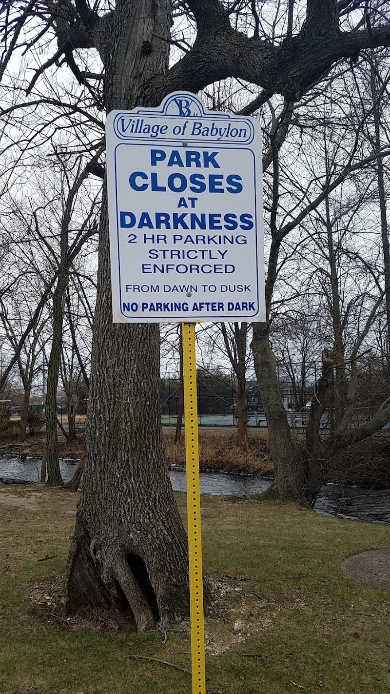 Babylon Park Ave Tennis Courts and Trails photo 4