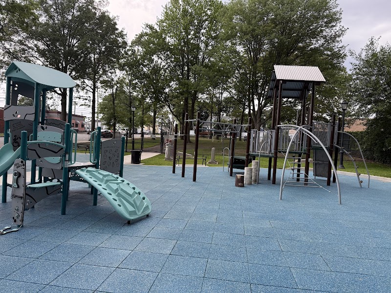 Broadway Park photo 2
