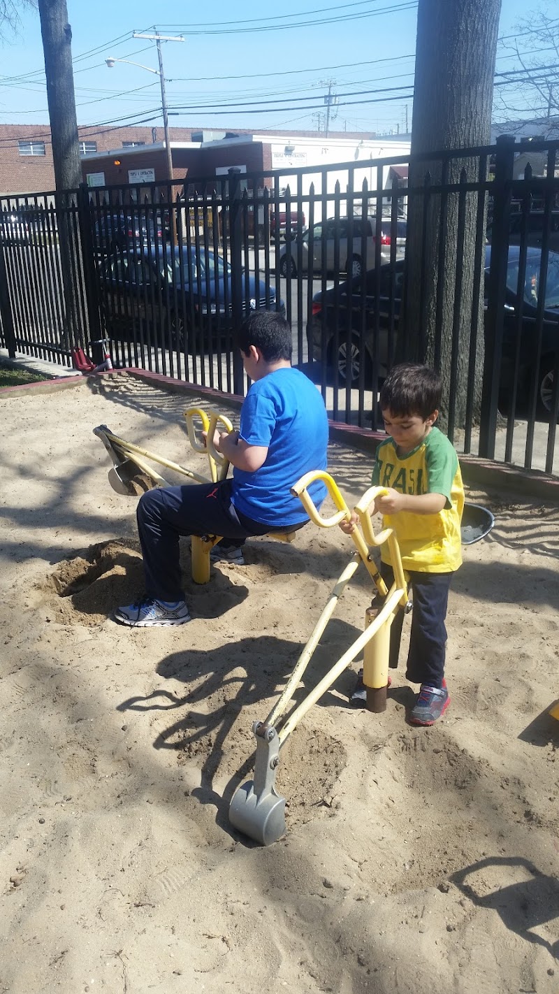 Broadway Park photo 4