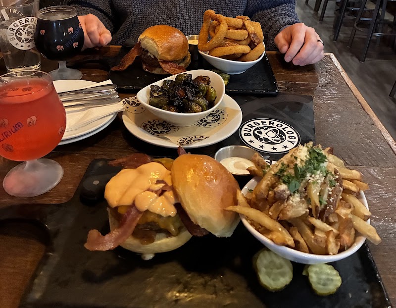 Burgerology Huntington photo 3