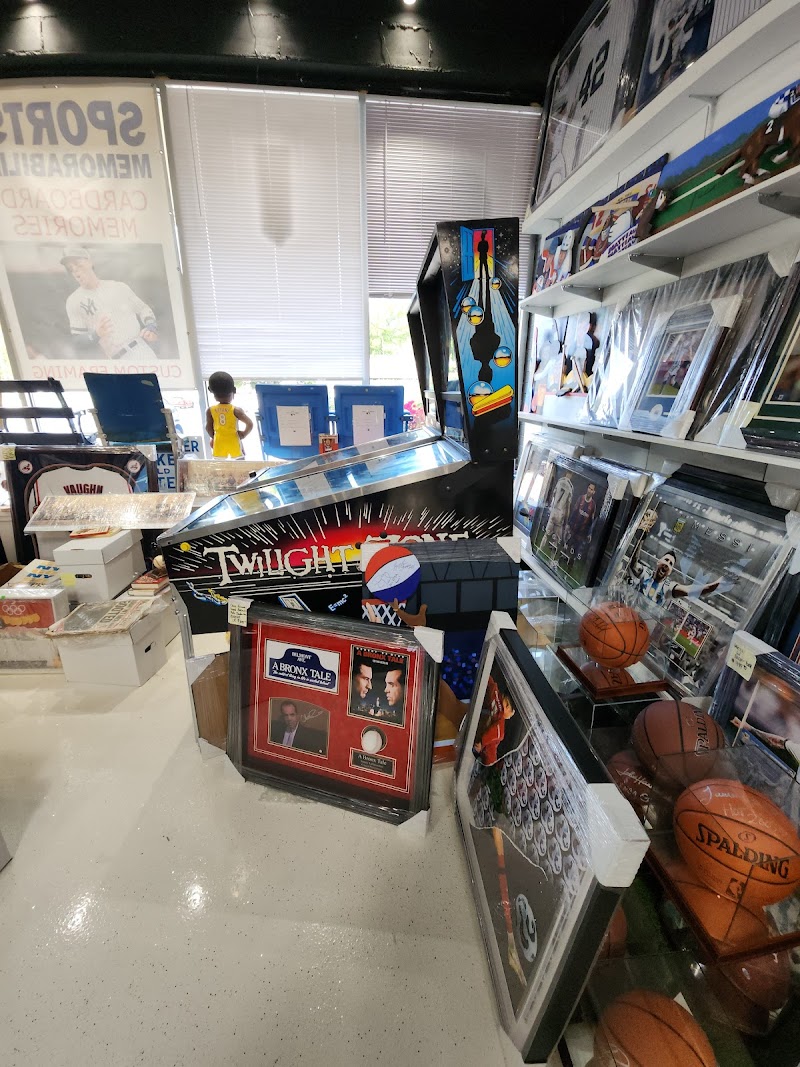 Cardboard Memories Sports Memorabilia photo 4