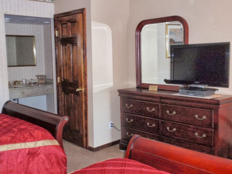 Chalet Inn & Suites photo 5