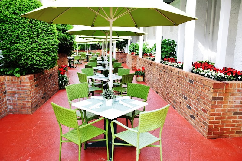 Claude's Restaurant at the Southampton Inn photo 1