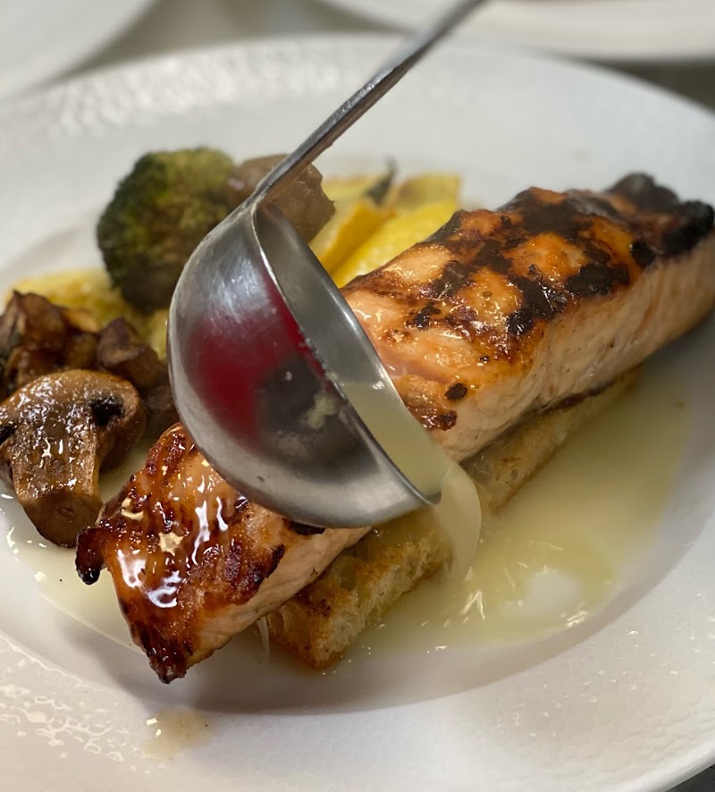 Claude's Restaurant at the Southampton Inn photo 4