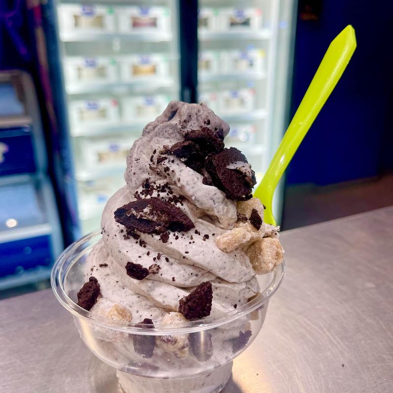 Cosmos Burgers Creamery photo 4