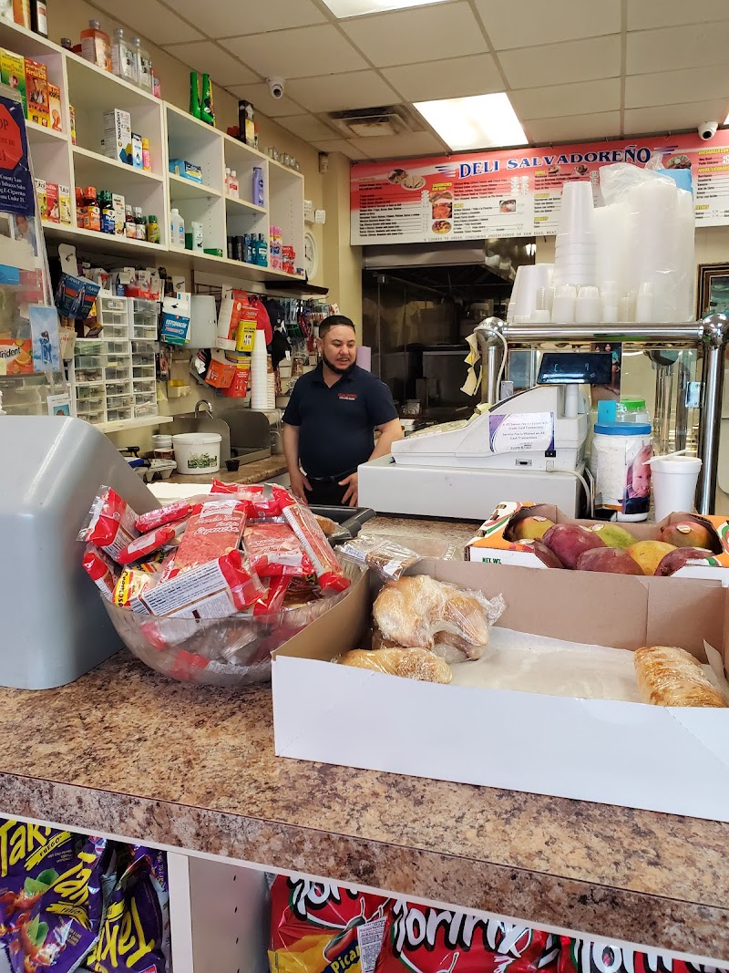 Deli El Salvadoreño photo 3