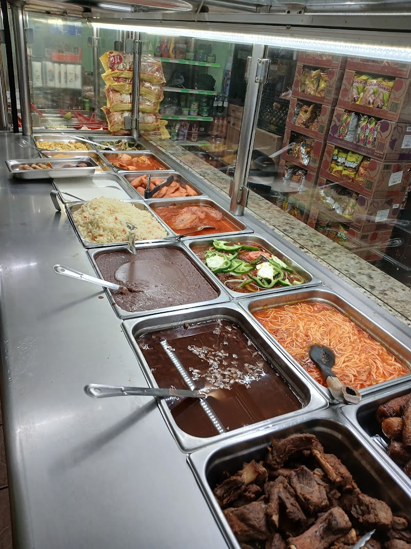 Deli Pupuseria Salvadoreña photo 2