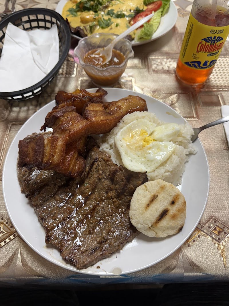 Delicias Latinas Bakery & Restaurant photo 3