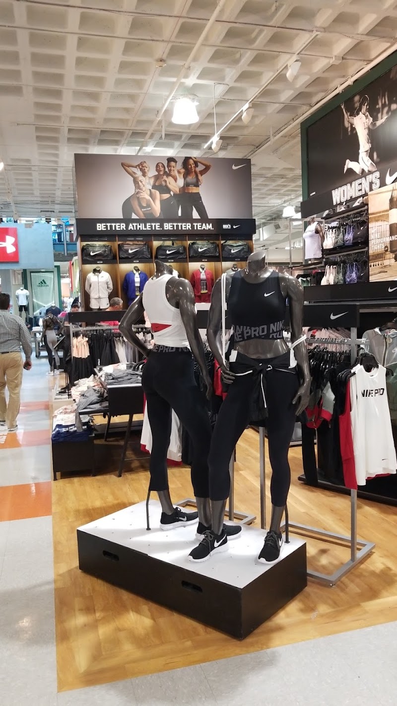 DICK'S Sporting Goods photo 4