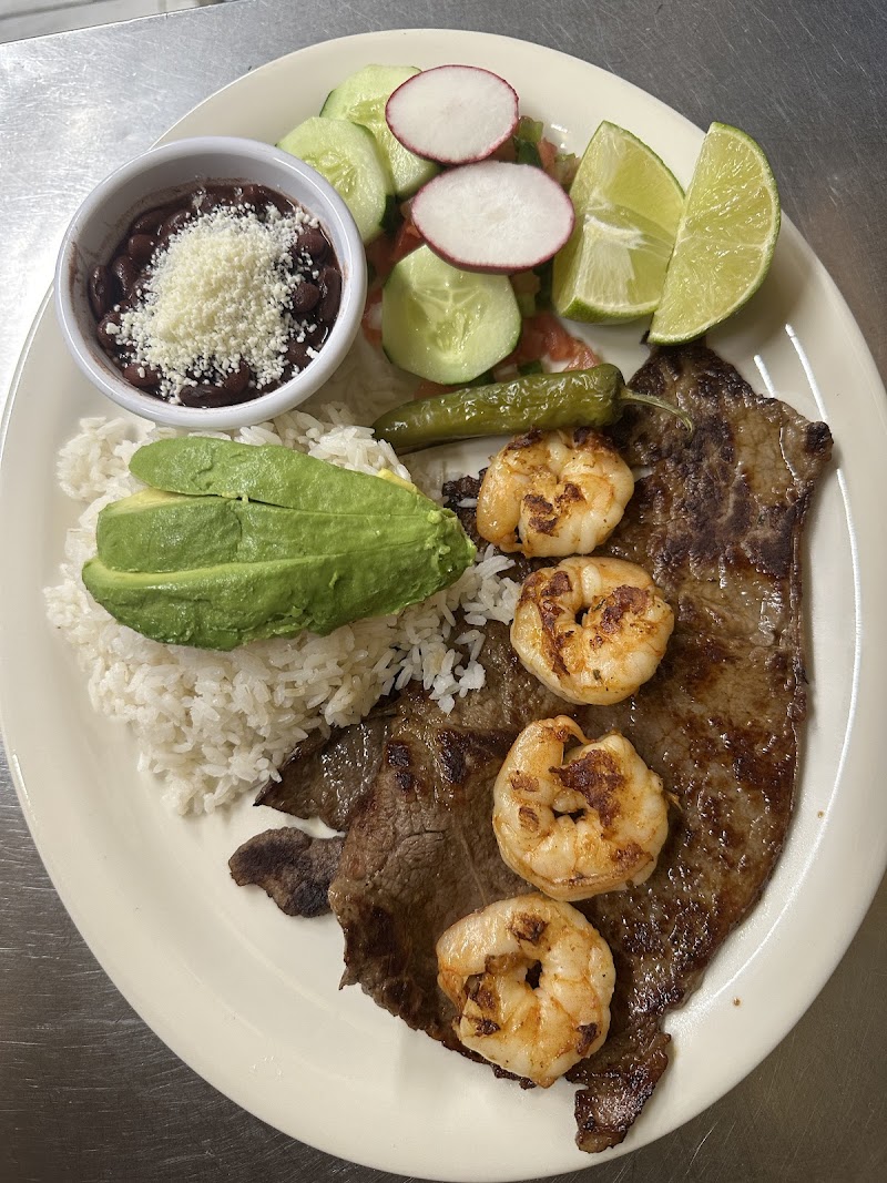 El Compadre Deli y Taqueria photo 2