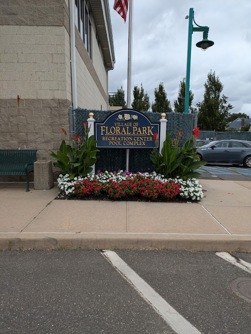 Floral Park Pool photo 3