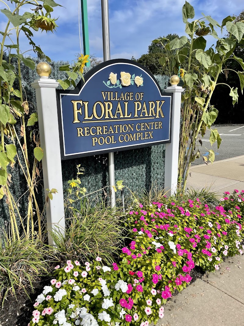 Floral Park Pool photo 4