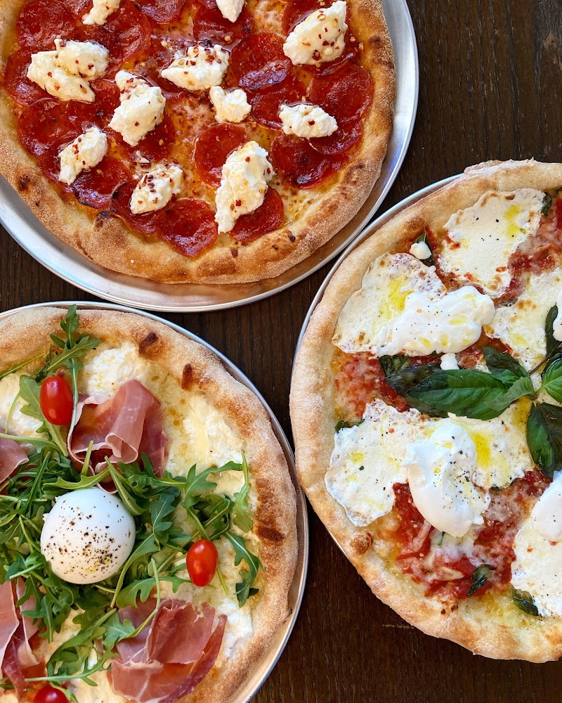 Flora’s Pizza Cafe photo 2