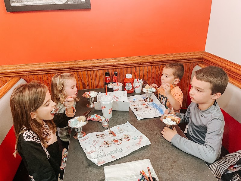 Friendly's photo 1