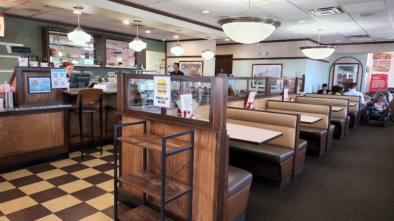 Friendly's photo 3