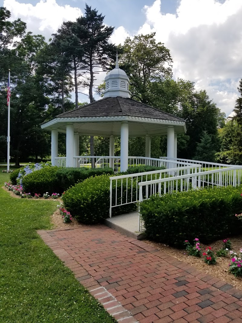 Garden City Park photo 2