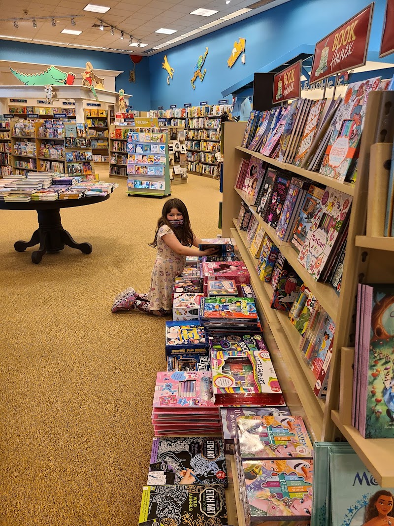 Gardiner Manor Mall photo 3