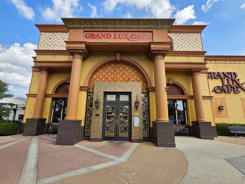 Grand Lux Cafe photo 3
