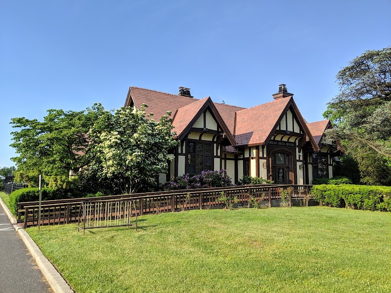 Great Neck House photo 1