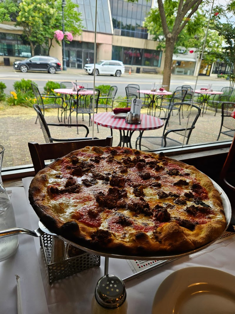 Grimaldi's Pizzeria Garden City photo 2