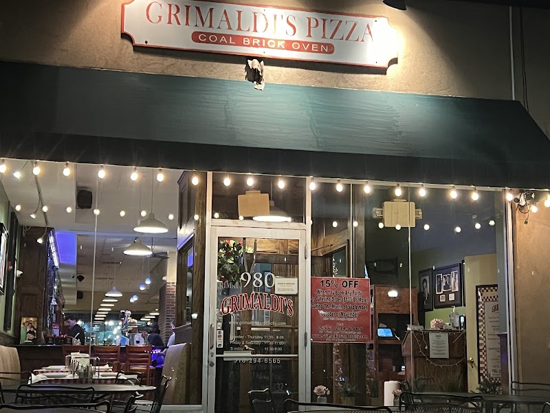 Grimaldi's Pizzeria Garden City photo 5