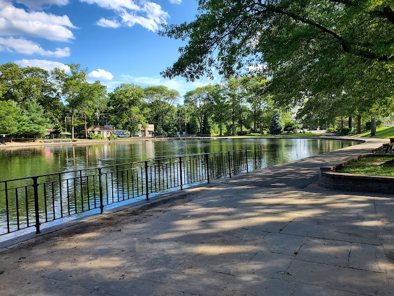 Halls Pond Park photo 1